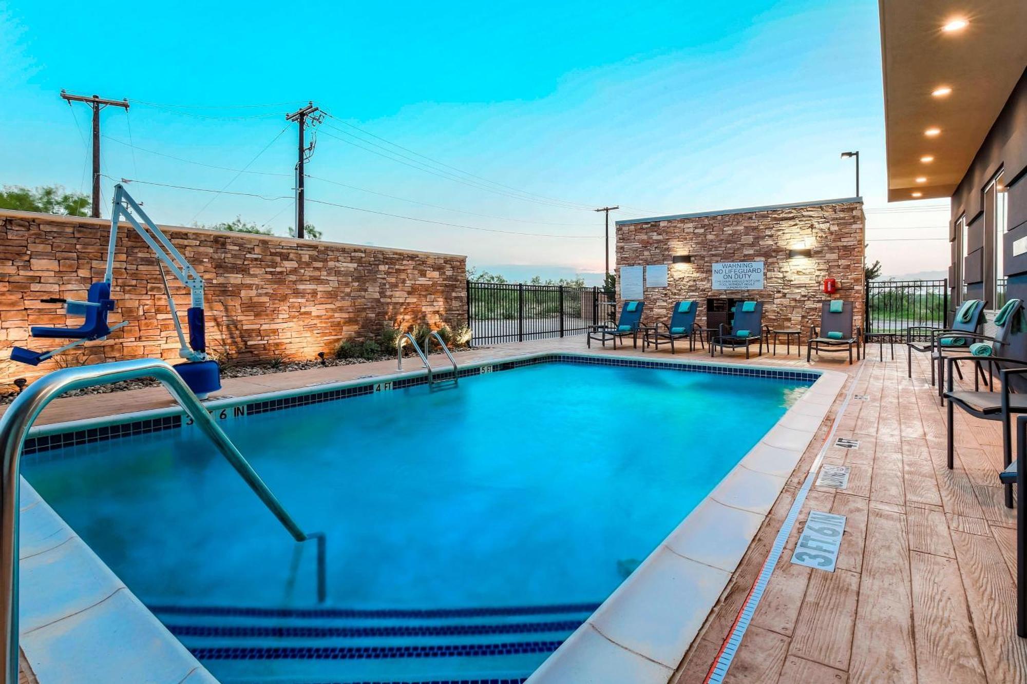 Fairfield Inn & Suites By Marriott Snyder Exteriör bild